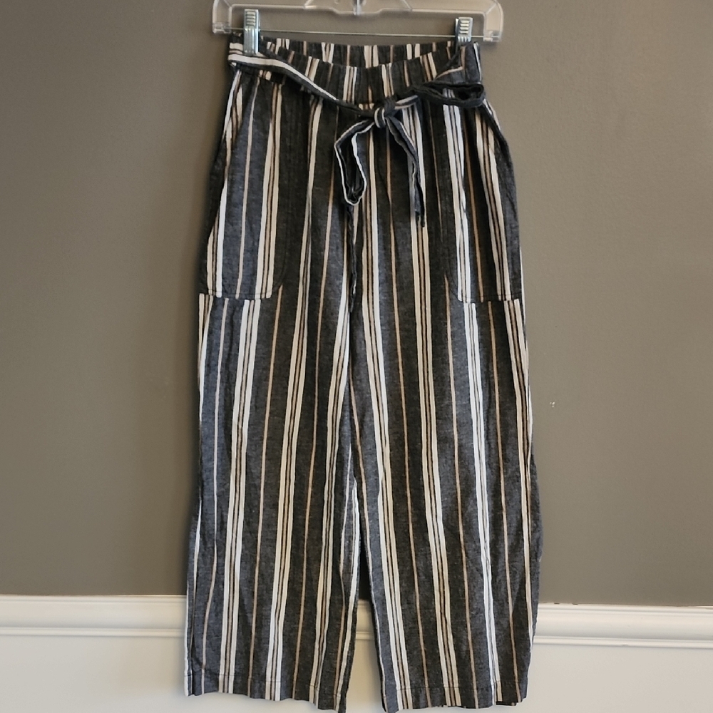 DownEast Grey, Tan,  and White Striped Wide Leg Cropped Pants